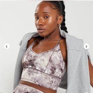 super cute gymshark workout top/sports bra!!
